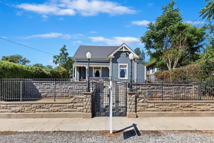 3820 Ridge Road, Riverside, California 92501