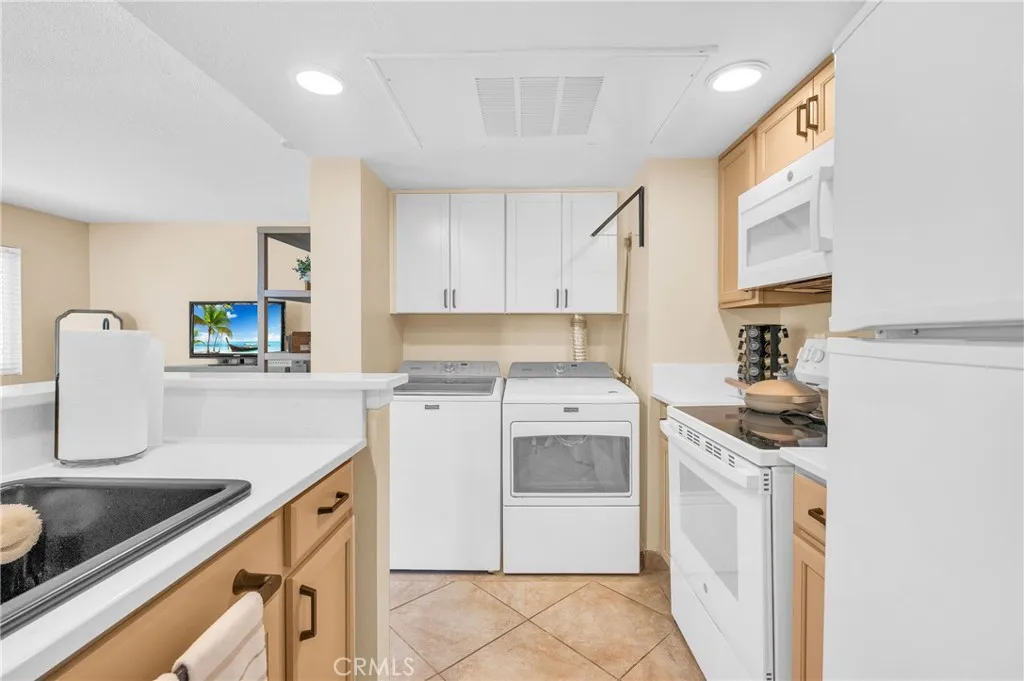 3647 Oak Creek Drive C, Ontario, California 91761 home-pic-0