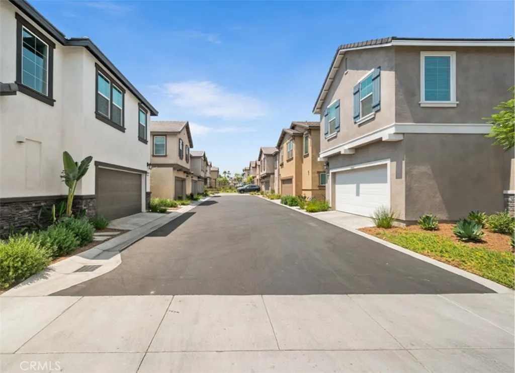 2502 Gunner Ridge Way, Rialto, California 92377 home-pic-48