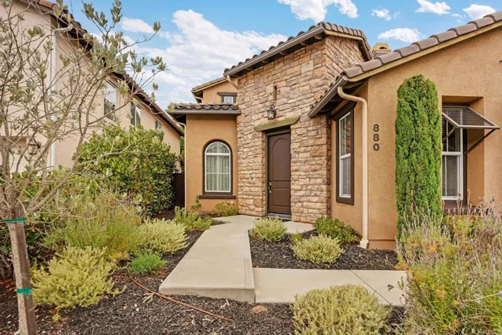 880 Summer Moon Road, San Marcos, California 92078