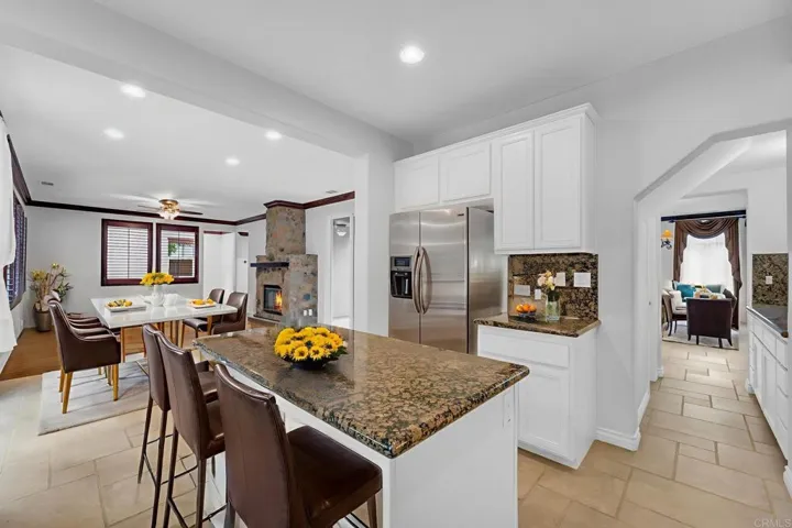 Breakfast area virtual staged