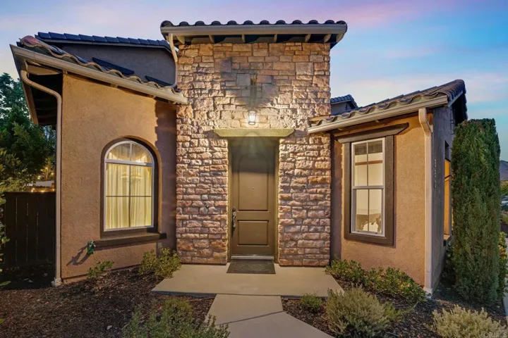 880 Summer Moon Road, San Marcos, California 92078