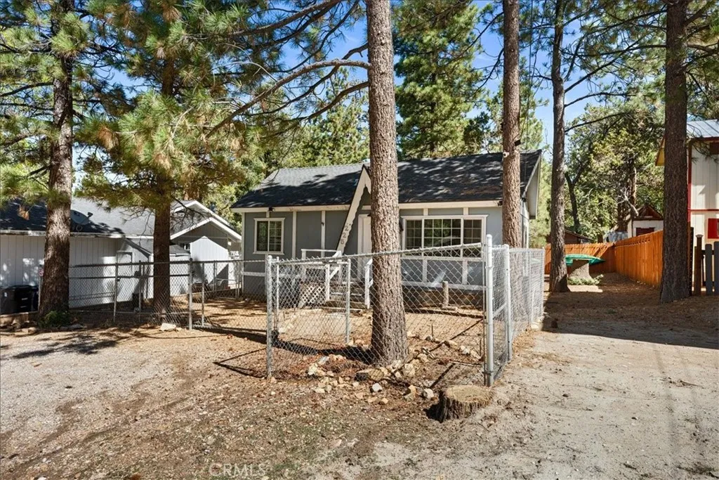 225 Sunset Lane, Sugarloaf, California 92386 home-pic-2