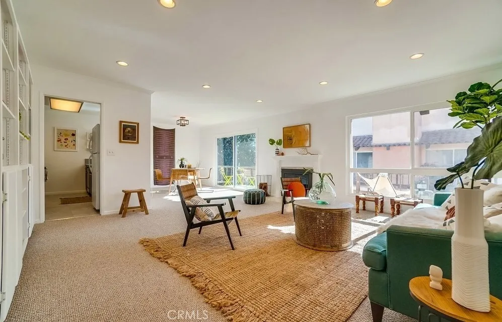 1127 E Del Mar Boulevard 334, Pasadena, California 91106, 2 Bedrooms Bedrooms, ,2 BathroomsBathrooms,Residential Lease,For Rent,Del Mar,SR25152971