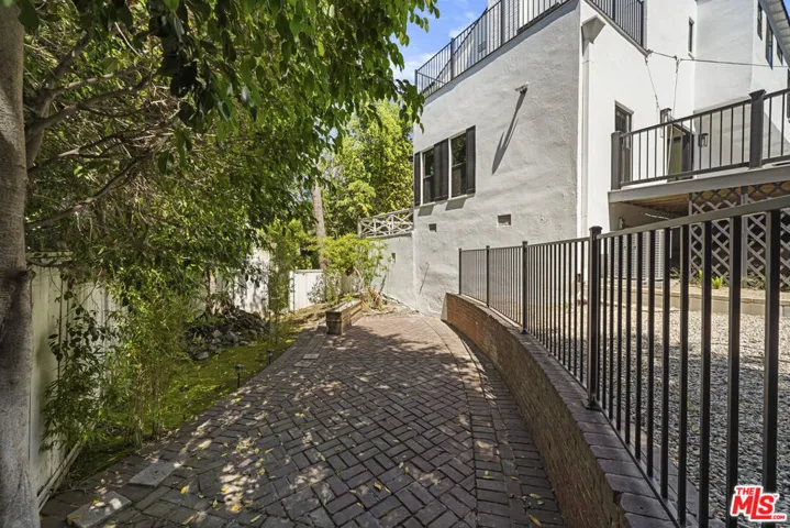 1722 N Vista Street, Los Angeles, California 90046