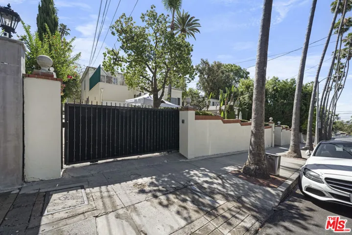 1722 N Vista Street, Los Angeles, California 90046