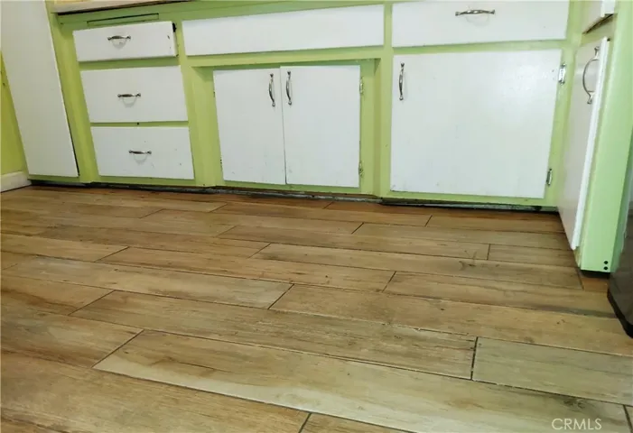 Floor in 3 bedroom kitchen