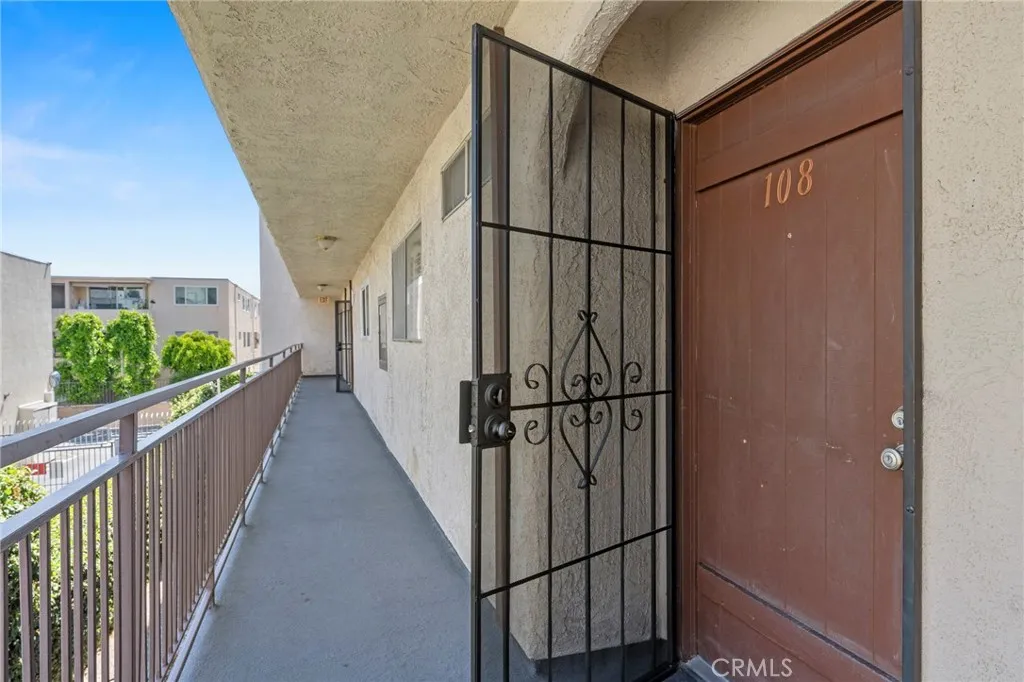 5412 Lindley Avenue 108, Encino, California 91316 home-pic-14