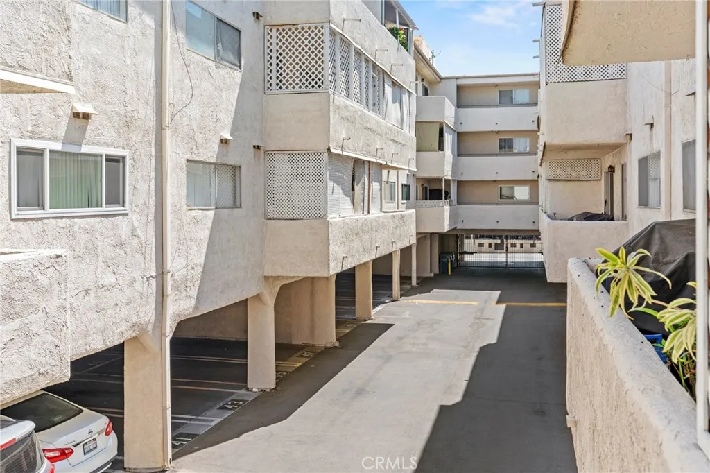 5412 Lindley Avenue 108, Encino, California 91316 home-pic-30