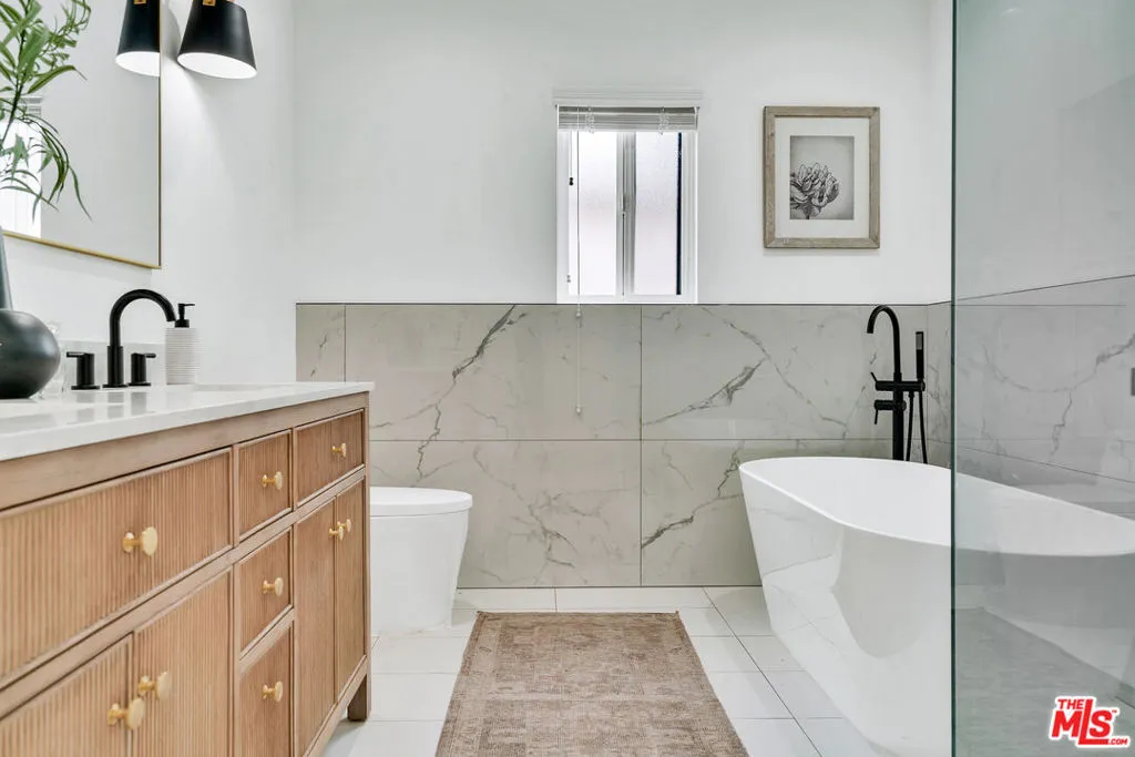 7832 Croydon Avenue, Los Angeles, California 90045 home-pic-34