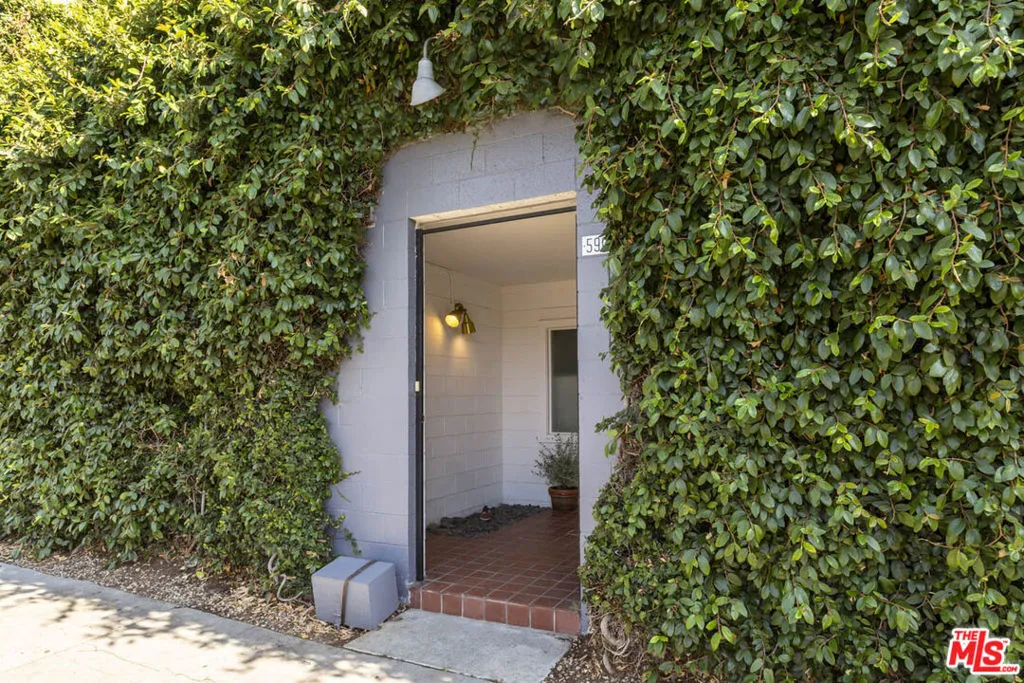 5908 Barton Avenue, Los Angeles, California 90038 — photo 4