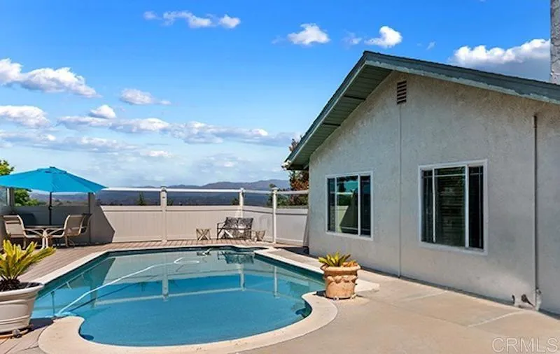 425 E Dougherty Street, Fallbrook, California 92028 home-pic-2