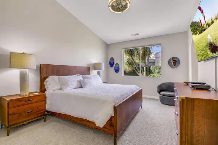 19  MASTER BED MLS