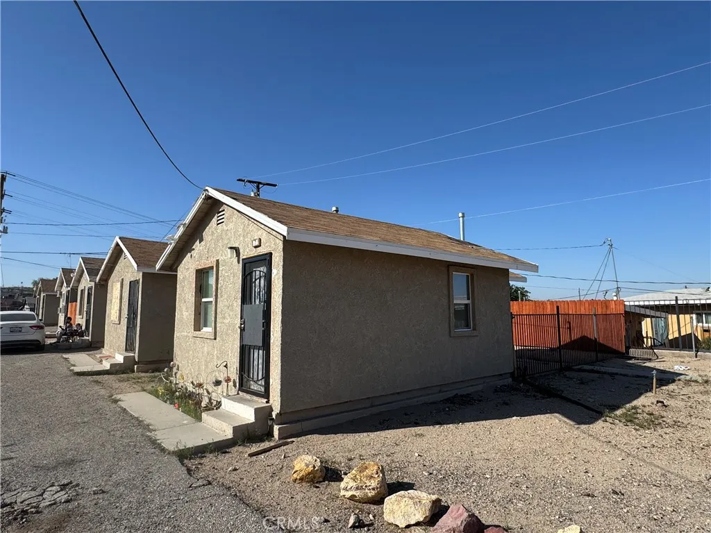 401 W Fredricks Street, Barstow, California 92311 home-pic-2