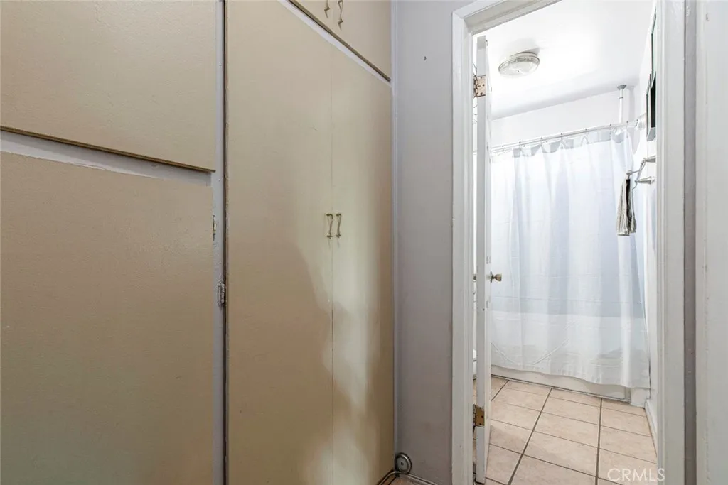 6923 Ben Avenue, North Hollywood, California 91605 home-pic-21