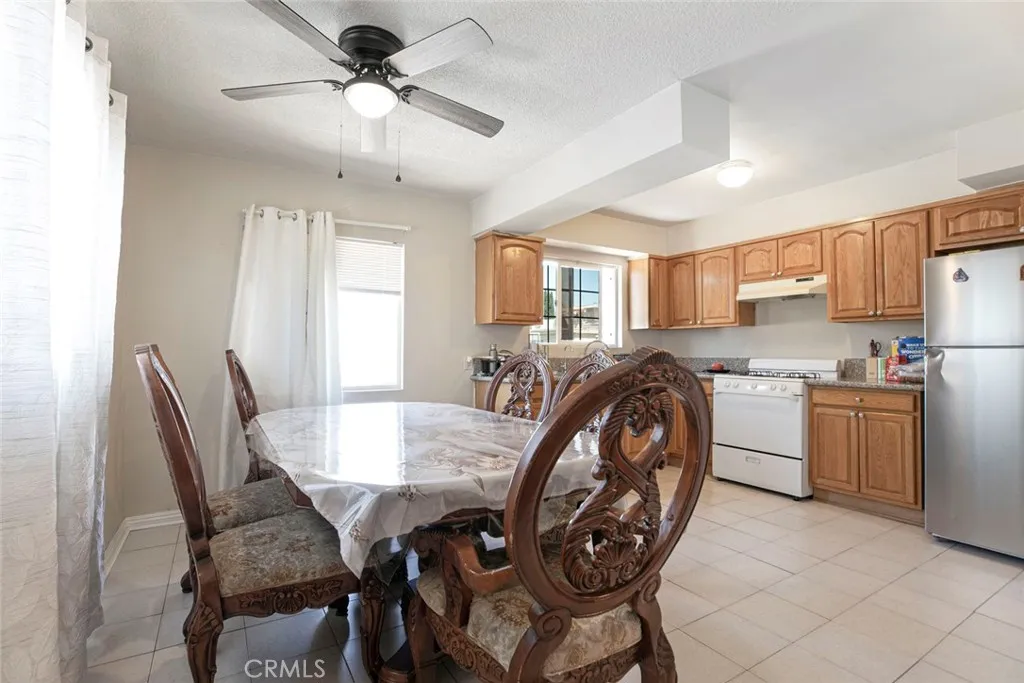 6923 Ben Avenue, North Hollywood, California 91605 home-pic-40