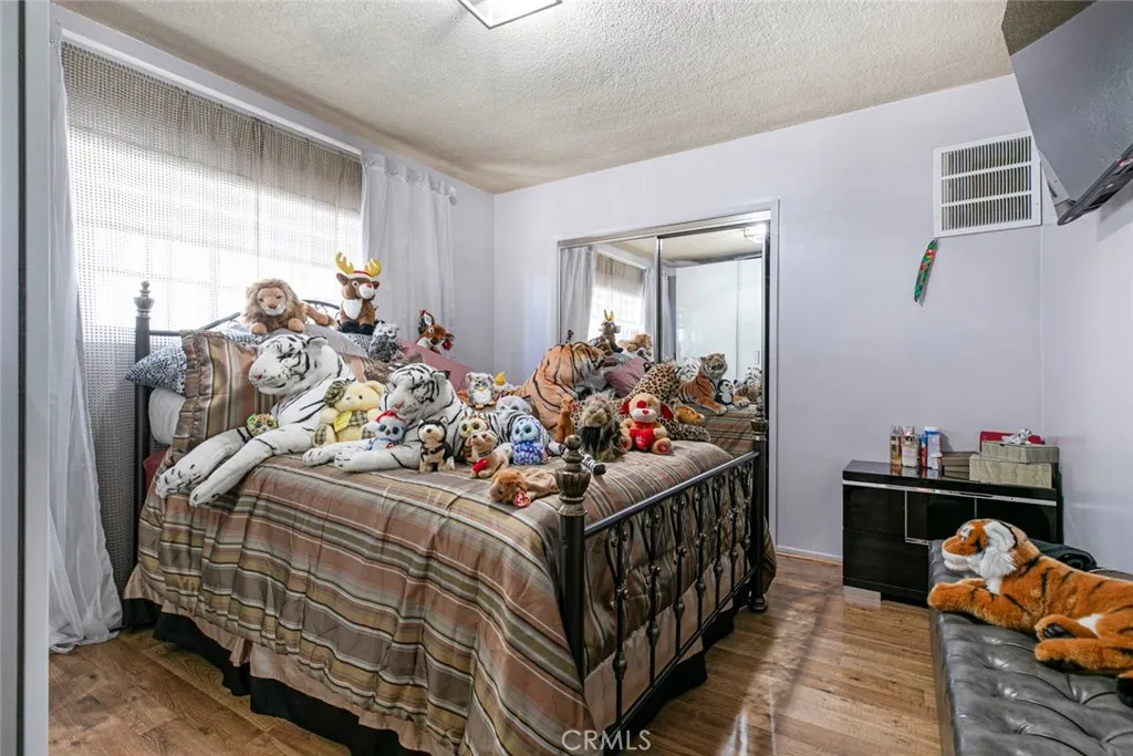 6923 Ben Avenue, North Hollywood, California 91605 home-pic-23