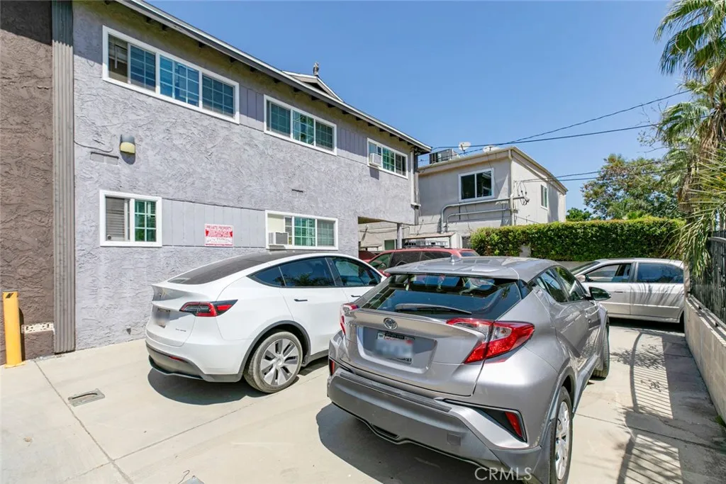 6923 Ben Avenue, North Hollywood, California 91605 home-pic-10