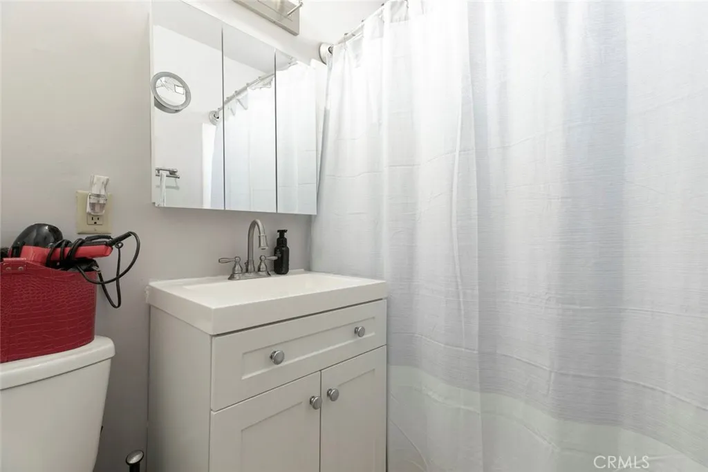 6923 Ben Avenue, North Hollywood, California 91605 home-pic-22