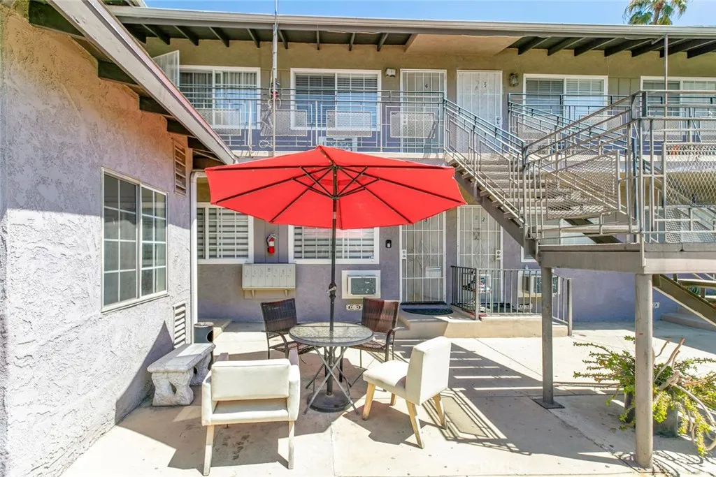 6923 Ben Avenue, North Hollywood, California 91605 home-pic-2