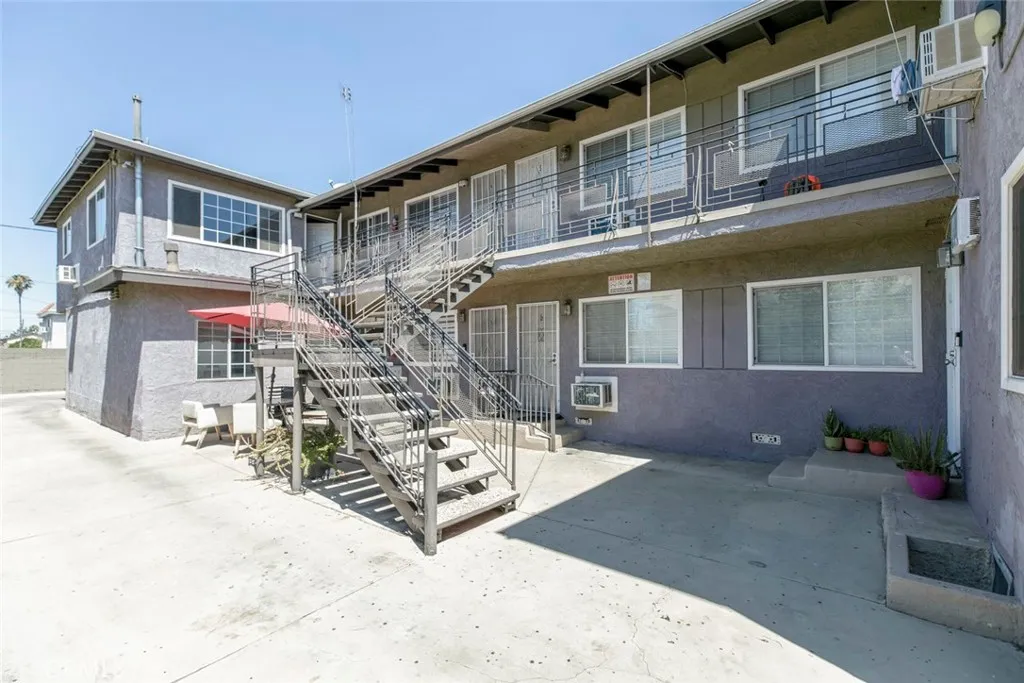 6923 Ben Avenue, North Hollywood, California 91605 home-pic-0