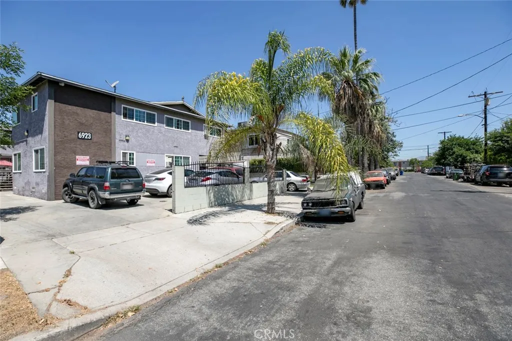 6923 Ben Avenue, North Hollywood, California 91605 home-pic-12