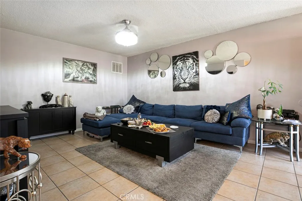 6923 Ben Avenue, North Hollywood, California 91605 home-pic-15