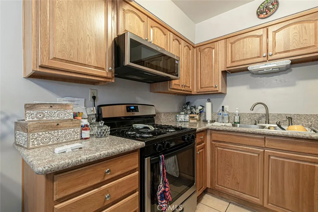 6923 Ben Avenue, North Hollywood, California 91605 home-pic-20