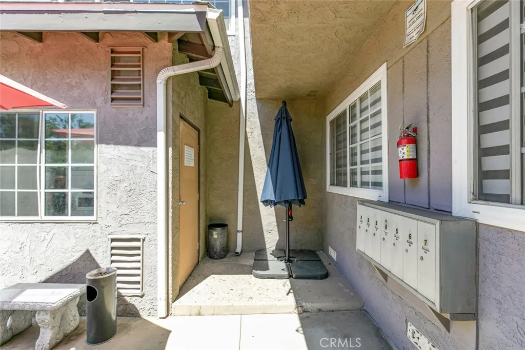 6923 Ben Avenue, North Hollywood, California 91605 home-pic-5