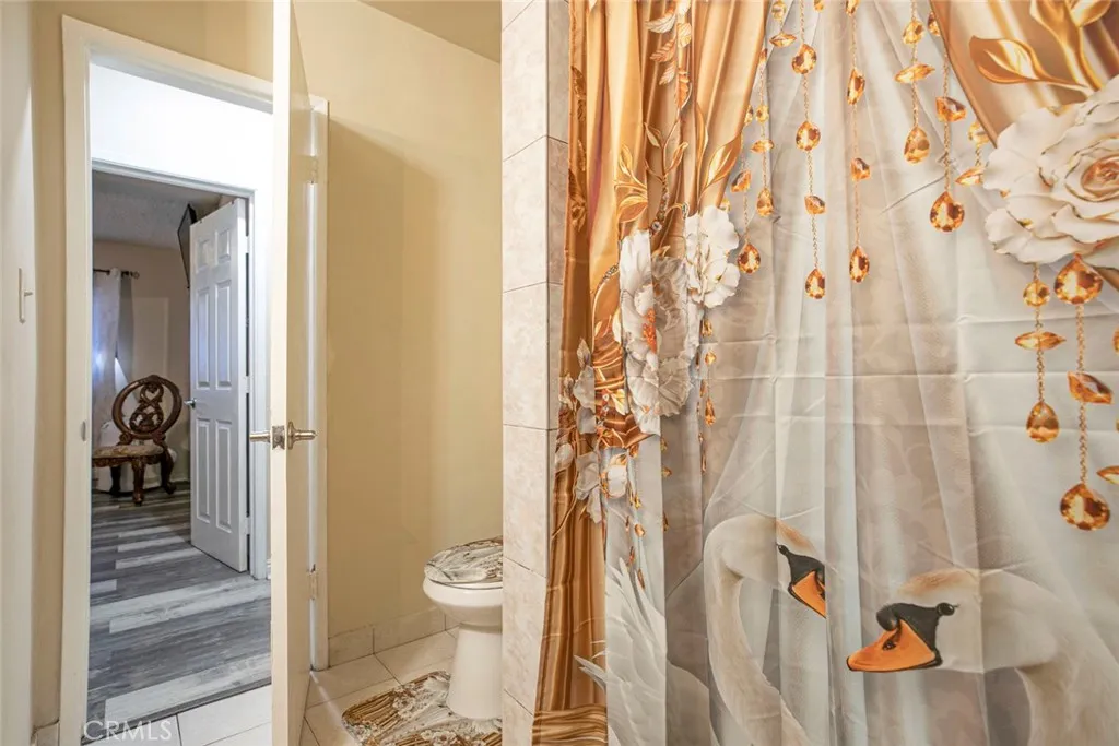 6923 Ben Avenue, North Hollywood, California 91605 home-pic-36