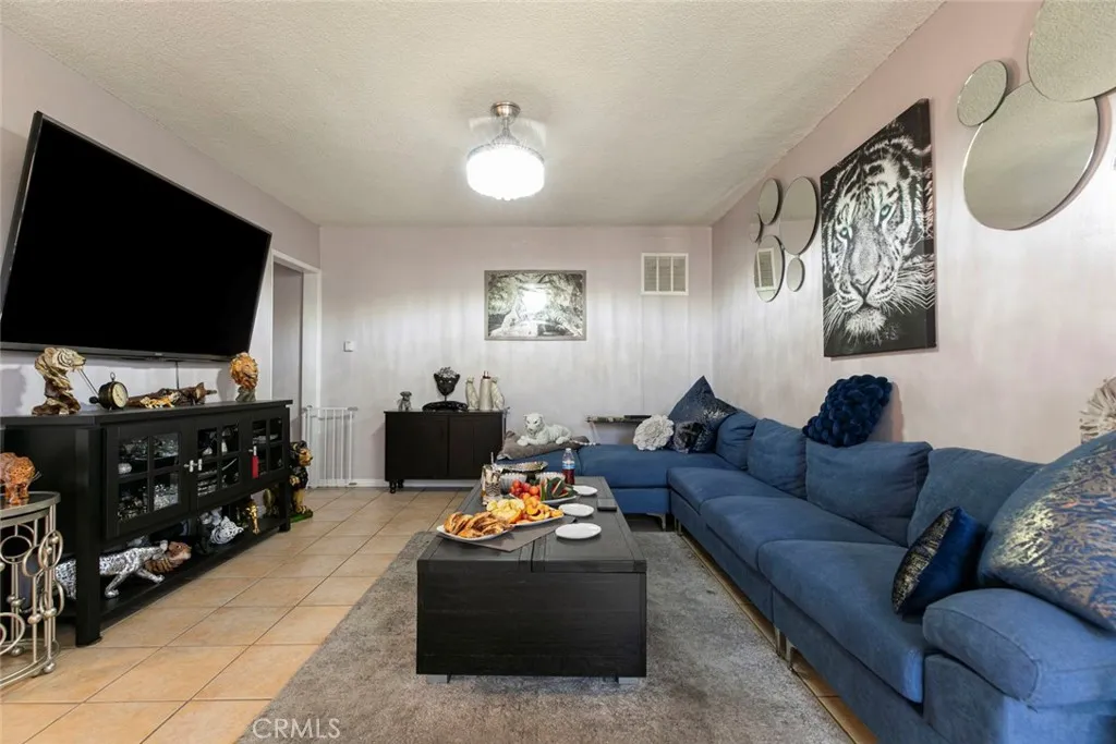 6923 Ben Avenue, North Hollywood, California 91605 home-pic-14