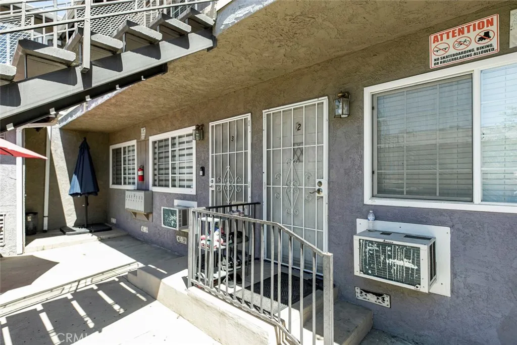 6923 Ben Avenue, North Hollywood, California 91605 home-pic-4