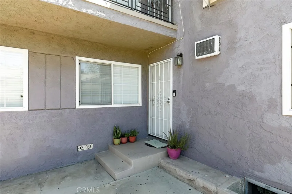 6923 Ben Avenue, North Hollywood, California 91605 home-pic-3