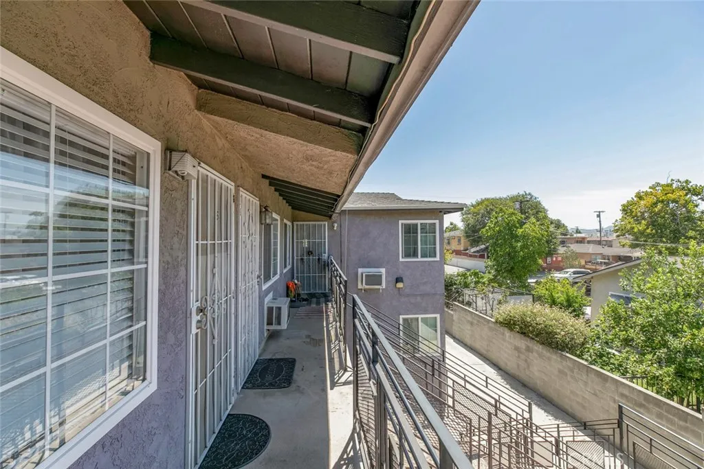 6923 Ben Avenue, North Hollywood, California 91605 home-pic-26