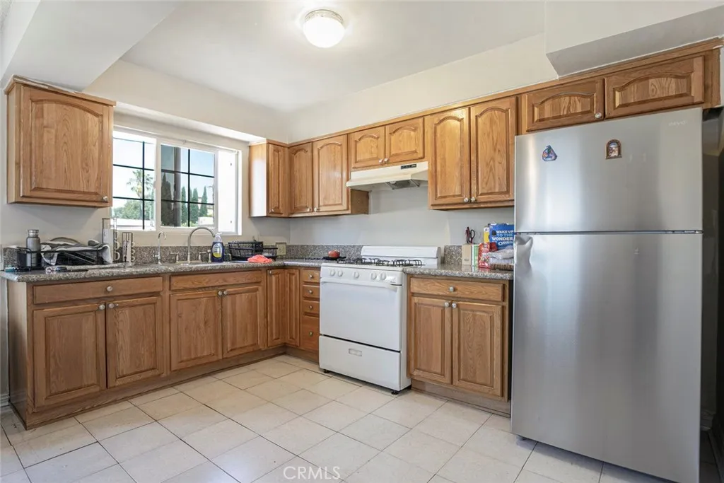 6923 Ben Avenue, North Hollywood, California 91605 home-pic-41