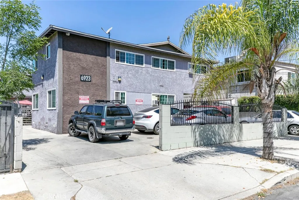 6923 Ben Avenue, North Hollywood, California 91605 home-pic-11