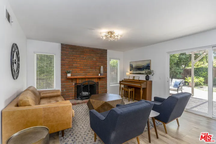 212 Cedar Heights Drive, Thousand Oaks, California 91360