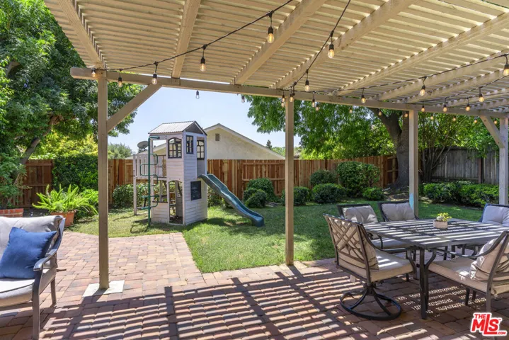 212 Cedar Heights Drive, Thousand Oaks, California 91360