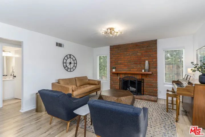 212 Cedar Heights Drive, Thousand Oaks, California 91360