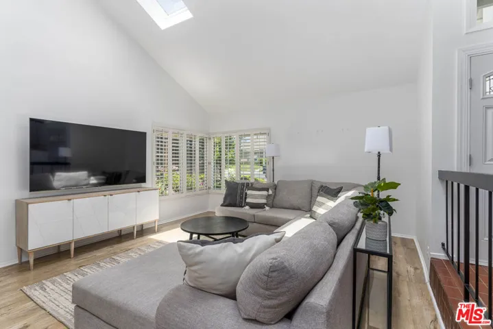 212 Cedar Heights Drive, Thousand Oaks, California 91360