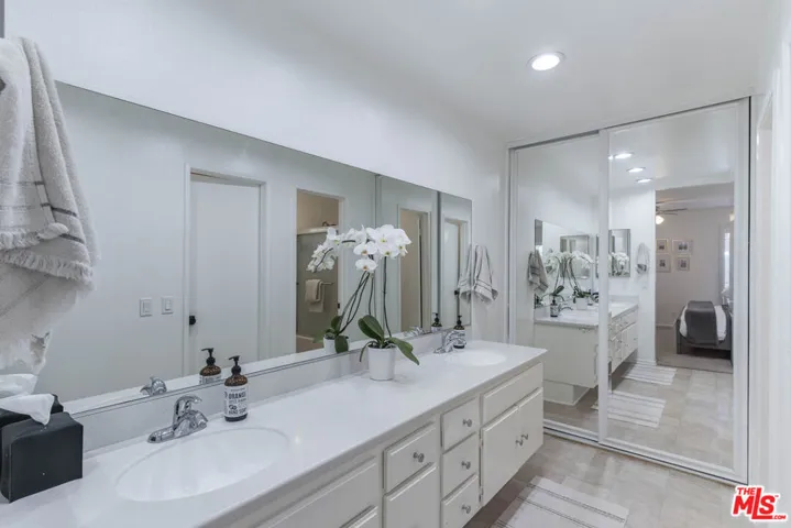 212 Cedar Heights Drive, Thousand Oaks, California 91360