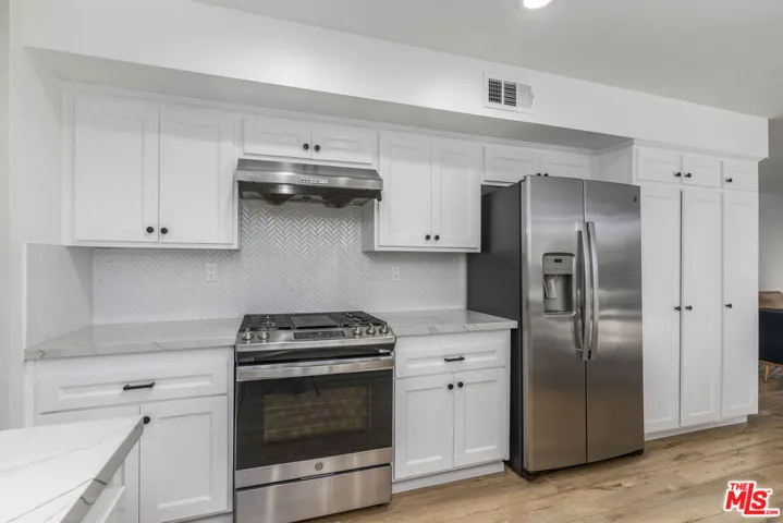 212 Cedar Heights Drive, Thousand Oaks, California 91360
