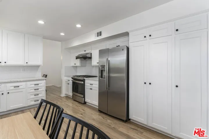 212 Cedar Heights Drive, Thousand Oaks, California 91360