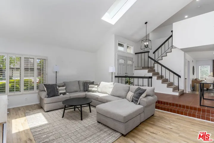 212 Cedar Heights Drive, Thousand Oaks, California 91360