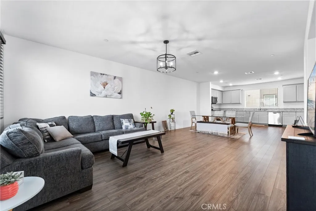 14053 Spurlock Lane 3, Gardena, California 90247, 3 Bedrooms Bedrooms, ,4 BathroomsBathrooms,Residential,For Sale,Spurlock,PW25159073