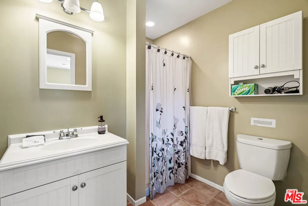 4th bathroom