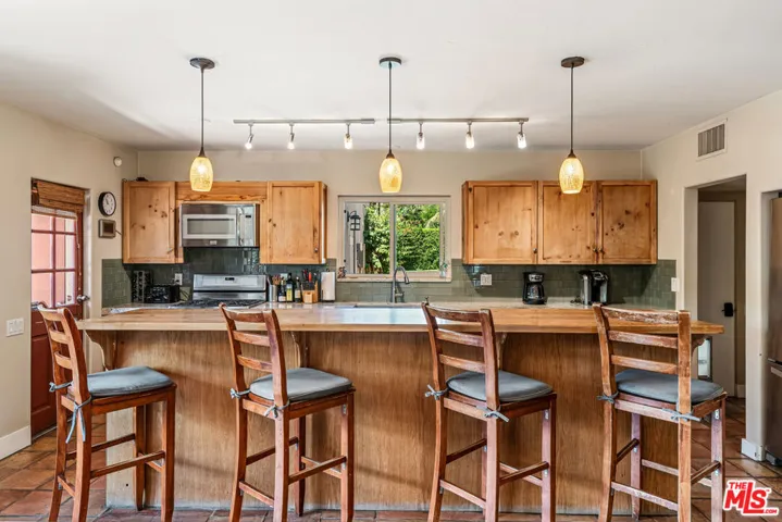 Kitchen bar counter