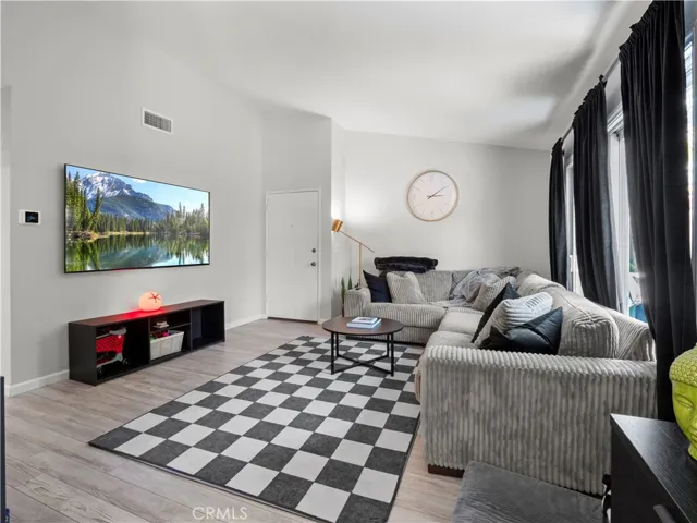 Entrance, living room