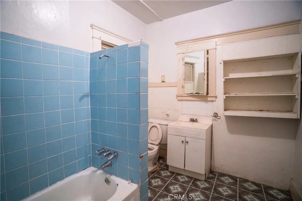 1619 S St Andrews Place, Los Angeles, California 90019 home-pic-8