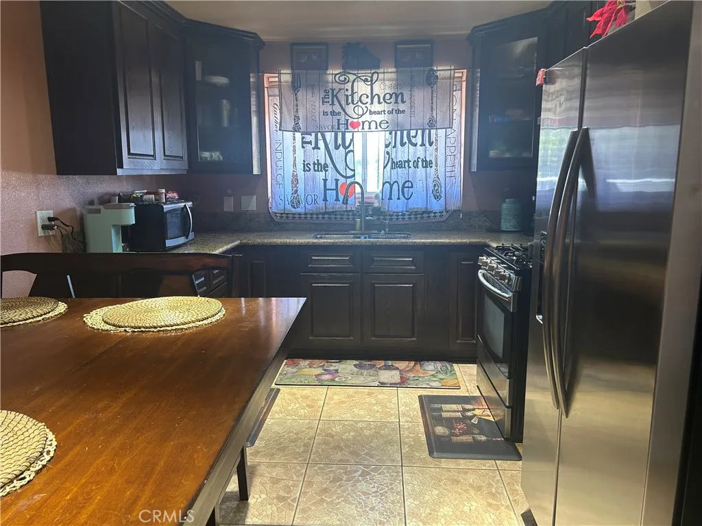 40 Camelback Avenue S 46, Carson, California 90745 home-pic-1